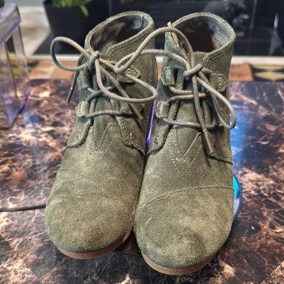 TOM Kala Wedged Heel Bootie in Dusty Olive Suede Women’s Size 9 - Picture 10 of 11